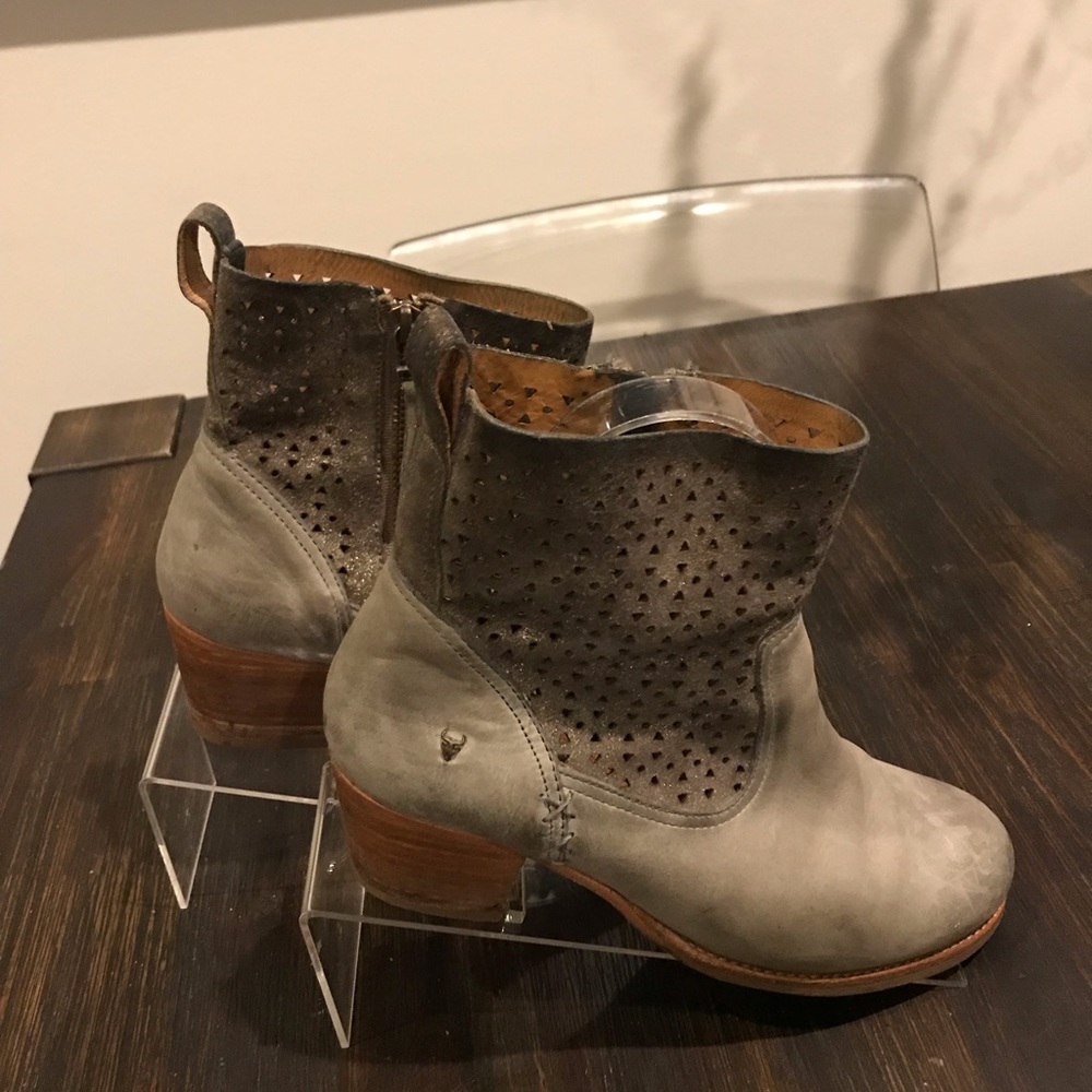 TRASK ankle boots with cut out details,grey size 6